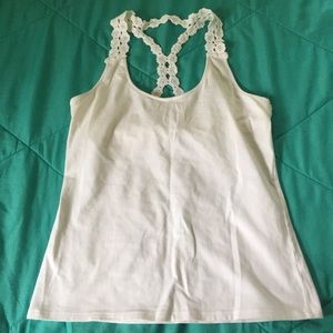 ❌SOLD❌White Bra Tank with crochet detail 👚