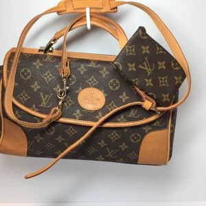 Designer Handbag w coin /genuine leather straps