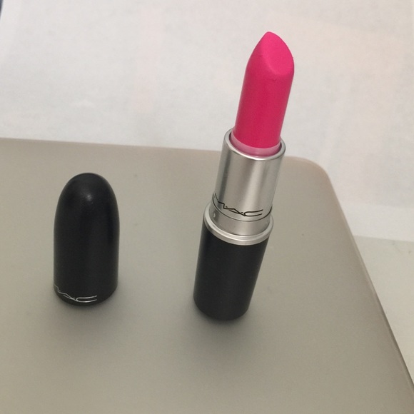 M.A.C lipstick pink(candy yum-yum)