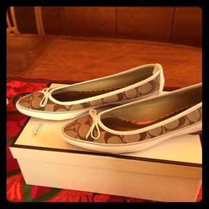 Coach NEW in box signature ballet flats