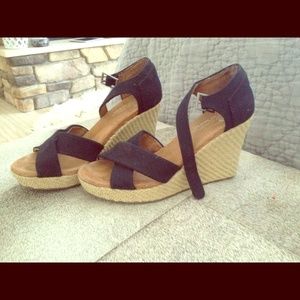Toms black wedges