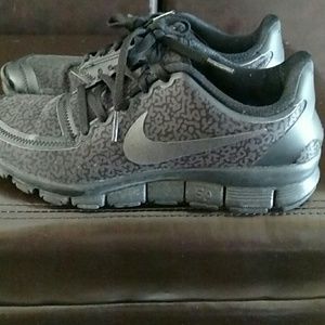 All black size 8 nikes 5.0