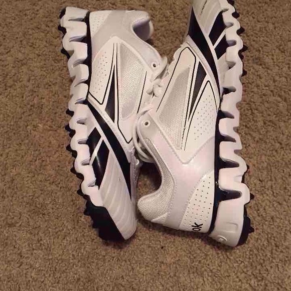 NEW Reeboks..Size 9 Men's