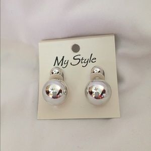 Adorable silver earrings