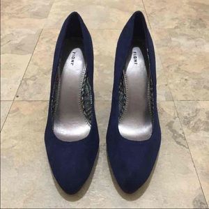 Navy blue pumps