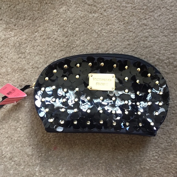 Victoria secret makeup bag! - Picture 1 of 4