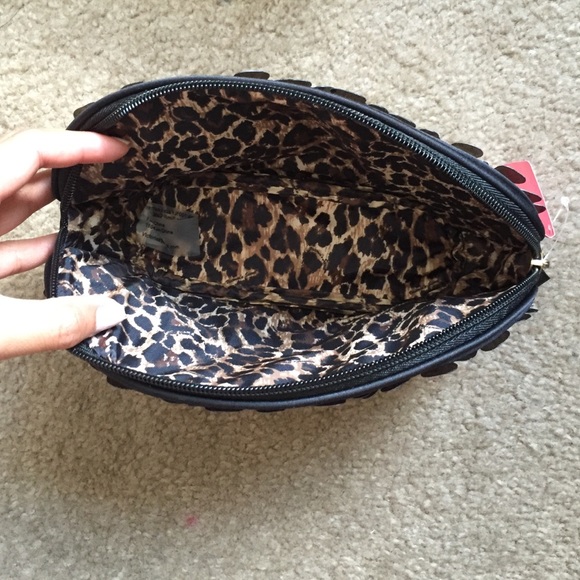 Victoria secret makeup bag! - Picture 2 of 4