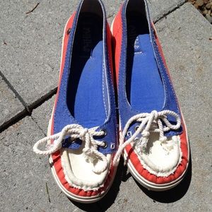 Fun casual boat shoes size 7 like New😎🚣🏽