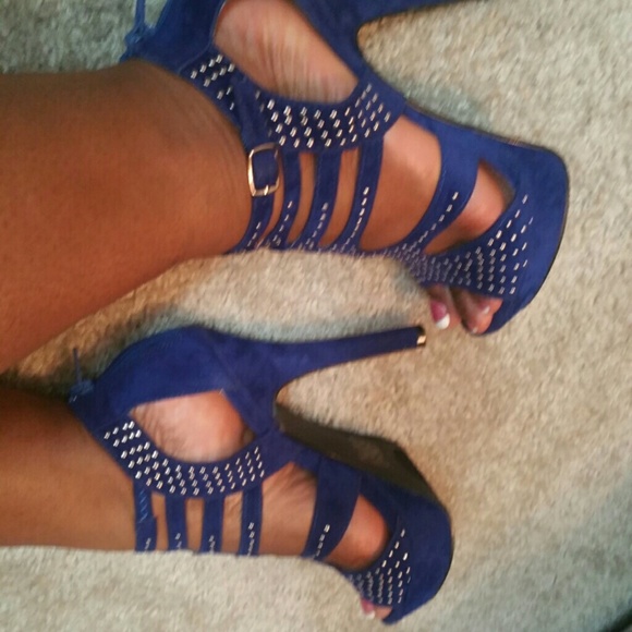 Blue studded fashion heels NWOT