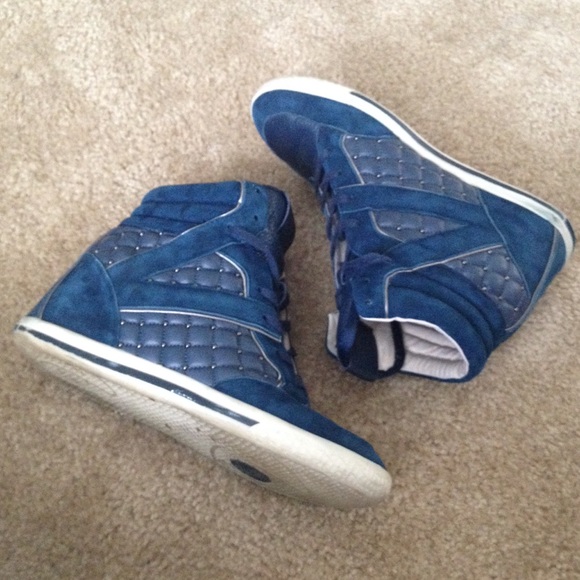Vince Camuto Shoes - 🚨FLASH SALE🚨Navy Leather Wedge Sneakers