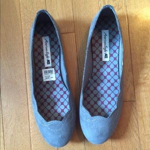 American eagle gray flats size 8