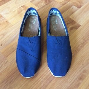 Classic navy blue Toms