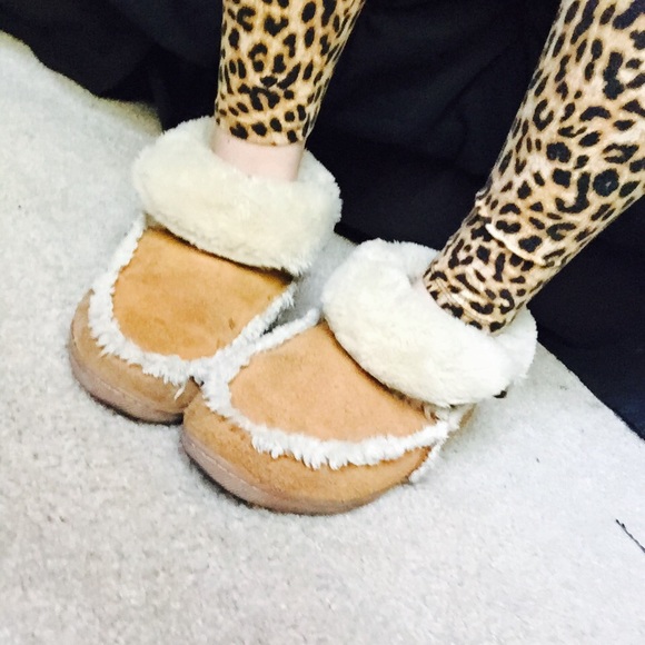 Minnetonka furry booties