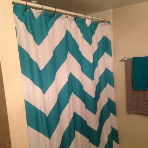 SOLD! Queen teal chevron duvet set - Picture 2 of 3