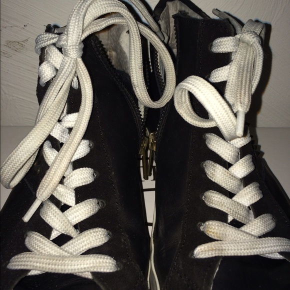 Steve Madden leather sneakers. - Picture 2 of 4