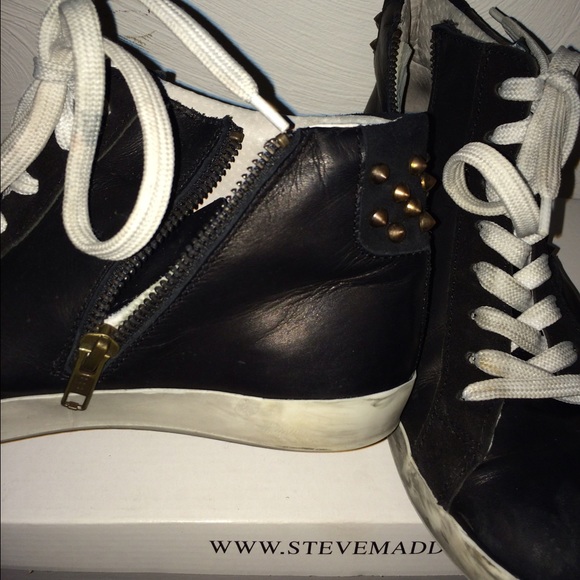 Steve Madden leather sneakers. - Picture 3 of 4