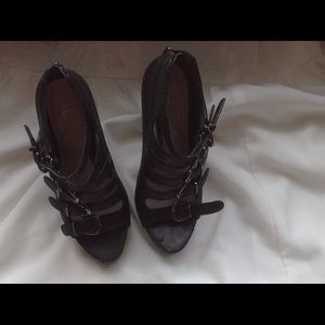 Aldo black leather strappy size 6 shoes