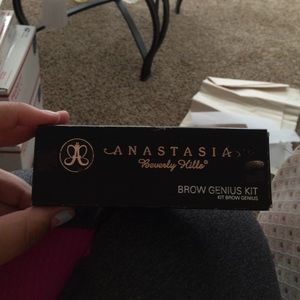 Anastasia brow kit. Heels and leporerd flats
