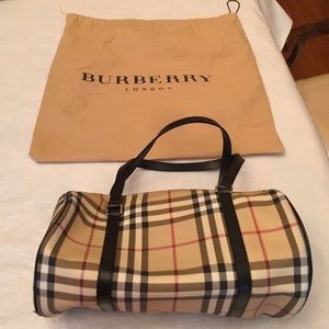 Burberry barrel bag