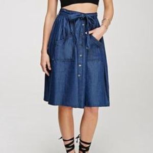 😍 Denim midi skirt. XS but runs like a small.