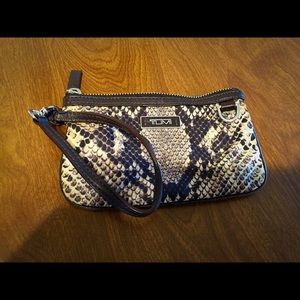 Snake pattern wristlet