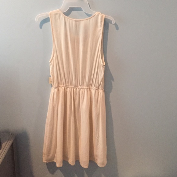 Dress- short LE cream - Picture 2 of 3