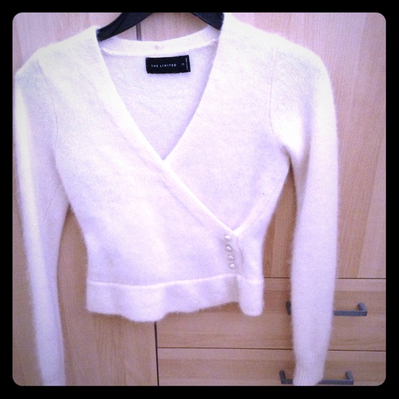 **SOLD**The Limited Soft sweater shirt - Picture 1 of 4