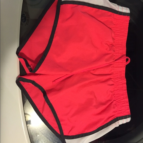 Athletic shorts - Picture 1 of 2