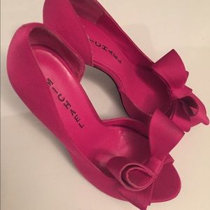 Pink bow shoes