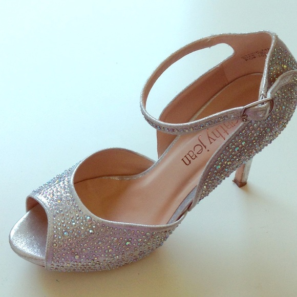 Silver glittery heels⚠️⚠️⚠️