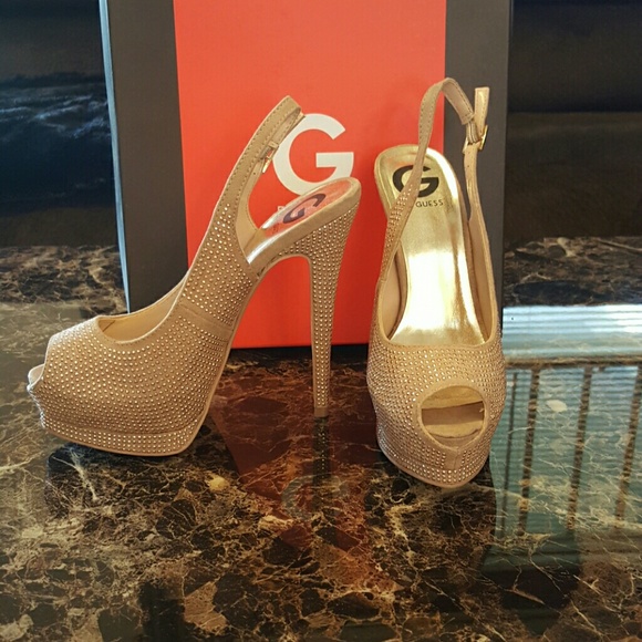 Beautiful nude Guess pumps