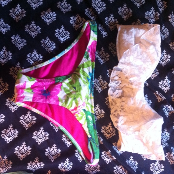 bikini - Picture 1 of 3