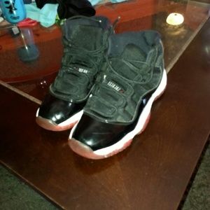 Jordans bred 11s  6.5 boys youth