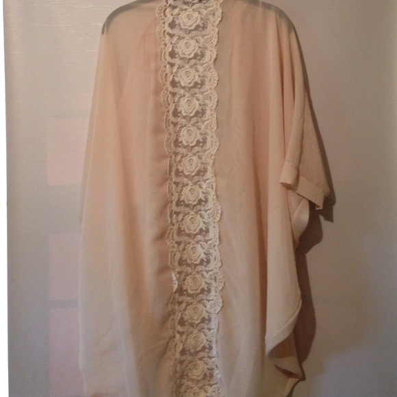 SOLD! Lace-back Beige/off White Kimono - Picture 2 of 3