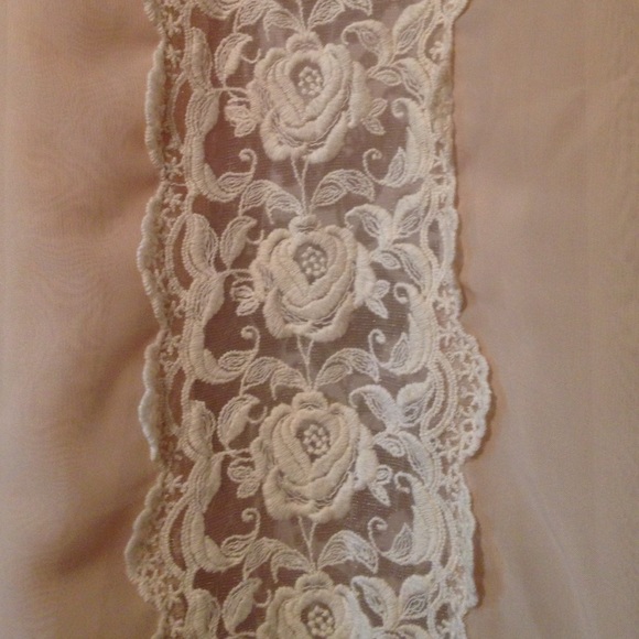 SOLD! Lace-back Beige/off White Kimono - Picture 3 of 3
