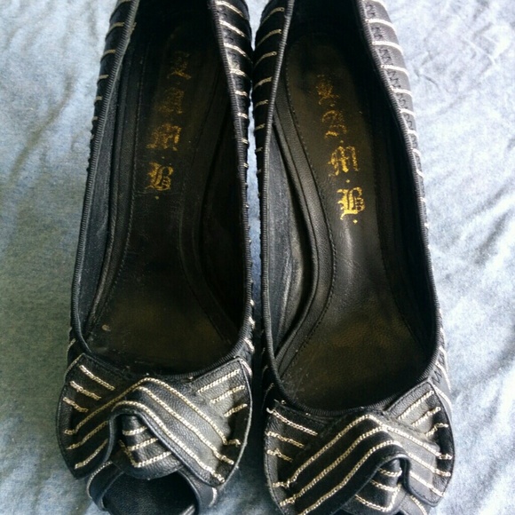 L.A.M.B. Daran bow platform pumps