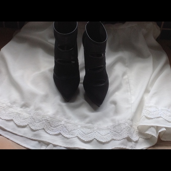 BCBG black size 6 bootie wedges