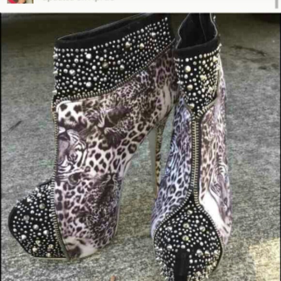 Tiger print heels ?? sexy