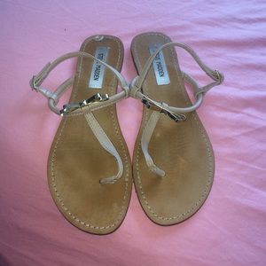 Gently used Steve Madden nude flat sandals w/bow