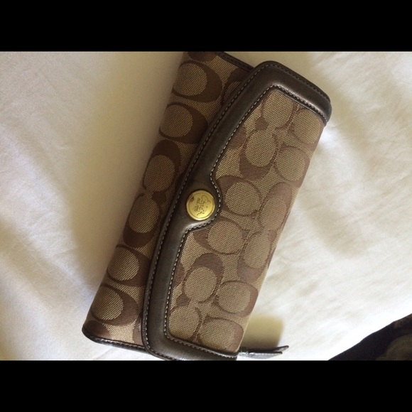 Coach wallet 100% authentic