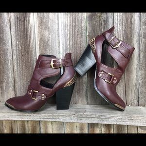 ❁ Miss Selfridge "Jasmine Ornate Boot" ❁