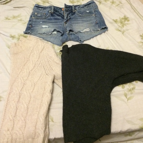 Bundle of two sweater:loft/Tahari and AEO shorts!!
