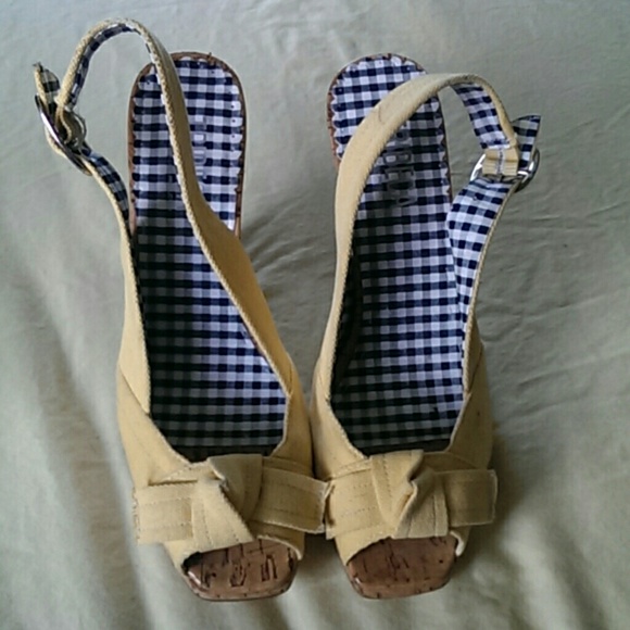 Kenneth Cole Tribecca yellow heels