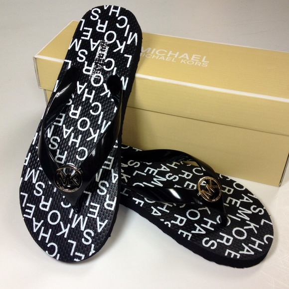 Michael Kors Shoes - ️NWT Michael Kors Logo Flip Flops Sandals