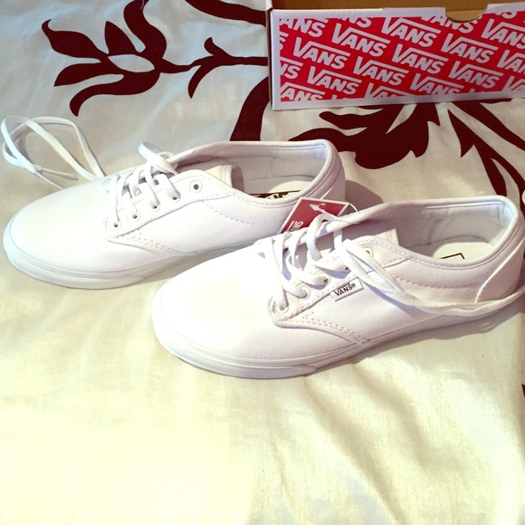 Vans Shoes - NWT White Vans Sneaker! Xmas