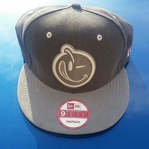 Gray snapback