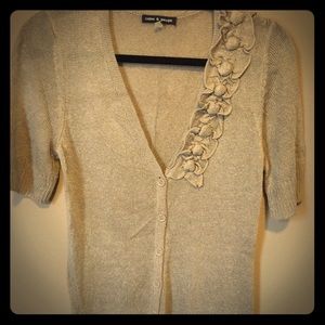 Cute, flawless Cable & Gauge cardigan w/details!