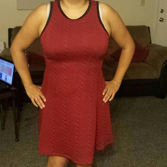 Deep red dress - Picture 3 of 4