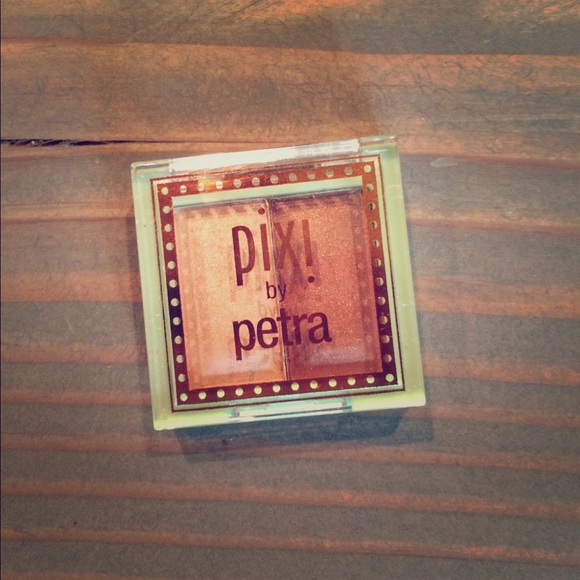 FREE w $15 purchase! Pixi shimmery  eyeshadow duo