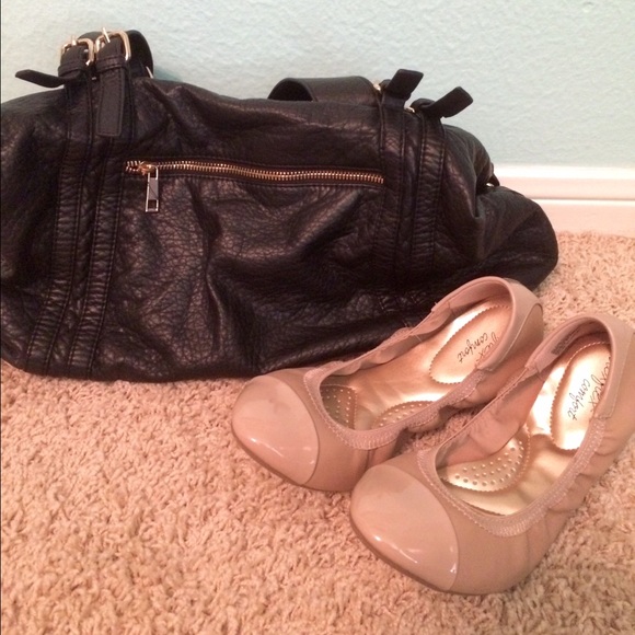 Nude flats NWOT!
